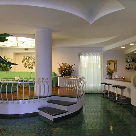 La Bussola Hotel