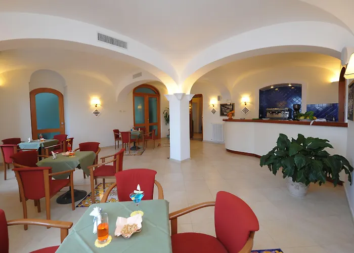 La Bussola 4* Амальфі